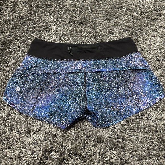 Lululemon Speed Shorts - Size 4 - Picture 2 of 4